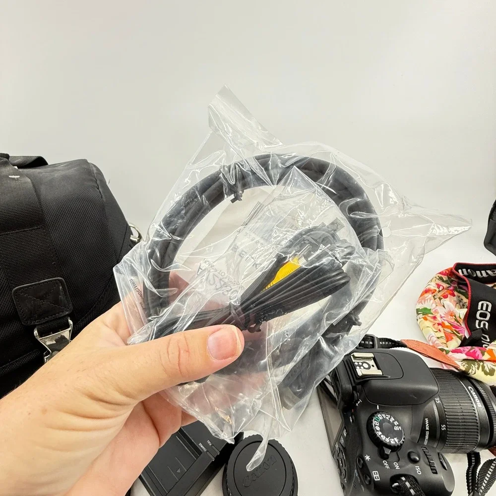 Canon SLR‎ EOS Rebel T2i Extra 55-250mm 58mm Lens Case Charger Chords 2 straps